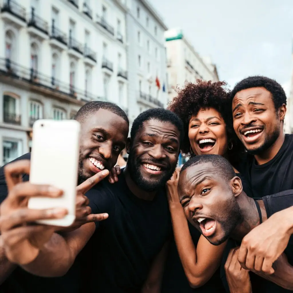 Snapchat: Group of friends taking a selfie